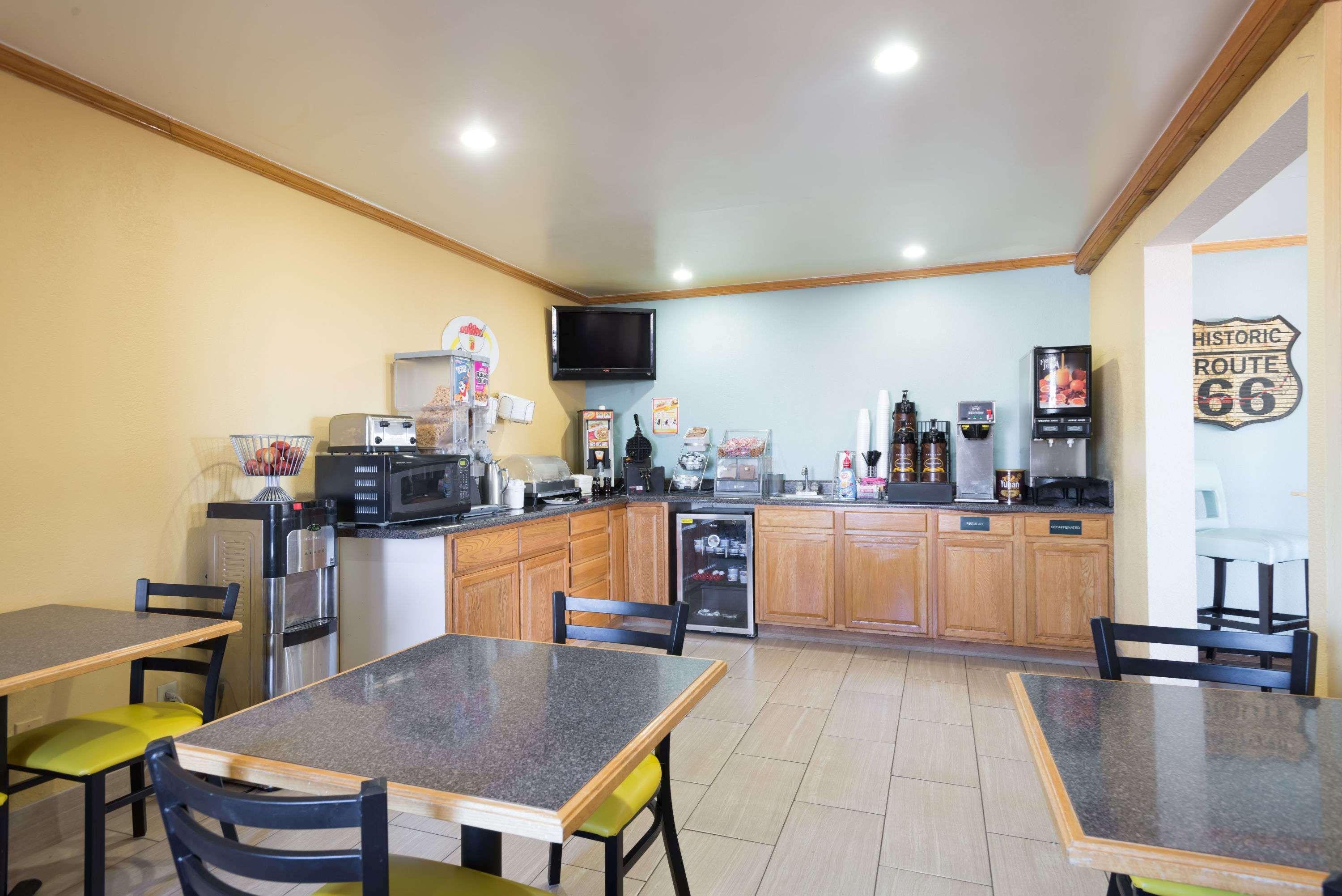 Super 8 by Wyndham Tucumcari Hotel Bagian luar foto