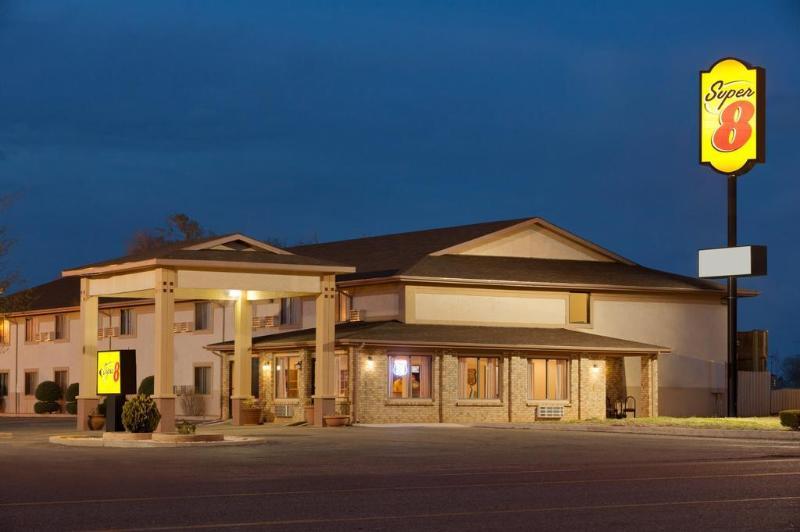 Super 8 by Wyndham Tucumcari Hotel Bagian luar foto
